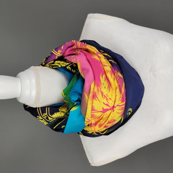 Colorful wrap - Picture 2 of 3